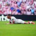 Mateo Mejía tras una disputa de balón. // Sevilla FC