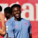 Lokonga ya entrena con el Sevilla y apunta al derbi