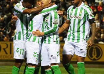 El Betis afina la puntería pero sufre para pasar de ronda (1-3)