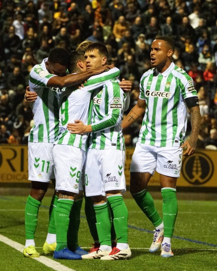 El Betis afina la puntería pero sufre para pasar de ronda (1-3)