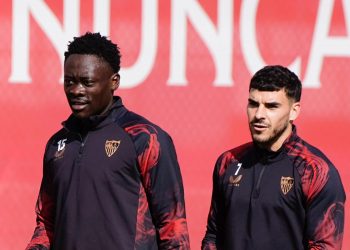 El Sevilla entrena con muchos jugadores de la cantera