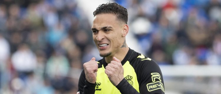 Antony disputando un partido con el Real Betis. | Imagen: Perfil X @antony00.