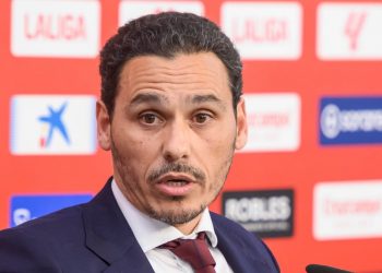 Del Nido Carrasco, presidente del Sevilla FC, respondiendo a preguntas en una rueda de prensa. | Imagen: X.