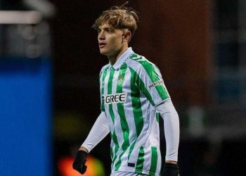 Jesús Rodríguez disputando un partido con el Real Betis. | Imagen: Perfil de X @ZonaMixta__.