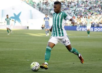 Charly Musonda disputando un partido con el Real Betis. | Imagen: X.