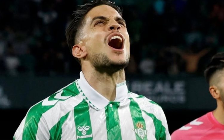 Marc Bartra celebrando con la camiseta del Real Betis. | Imagen: X.