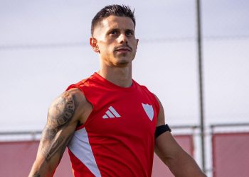 Alfon realizando una sesión de entrenamiento con el Sevilla FC. | Imagen: perfil de X @SevillaFC.