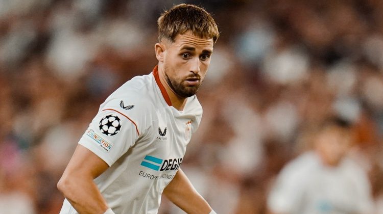 Adnan Januzaj disputando un partido con el Sevilla FC. | Imagen: X.