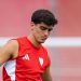 Juanlu Sánchez realizando ejercicios durante el entrenamiento del Sevilla. | Imagen: perfil de X @SevillaFC.