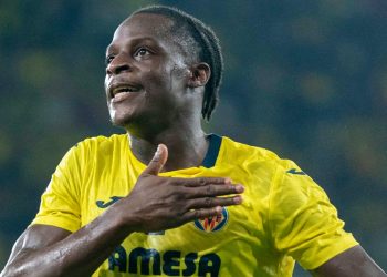 Karl Etta Eyong, delantero que interesa al Real Betis, celebrando un gol con el Villarreal. | Imagen: X.