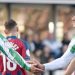 Isco y Lo Celso chocando la mano en un partido del Real Betis. | Imagen: perfil de X @ZonaMixta__.