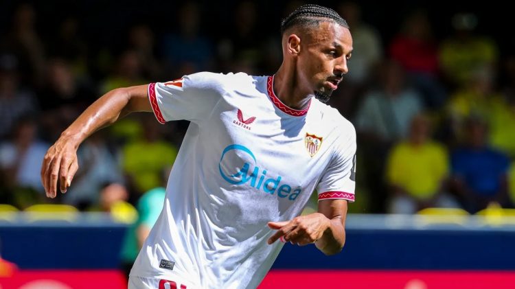 Djibril Sow disputando un partido con el Sevilla FC. | Imagen: X.