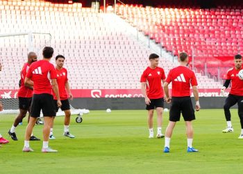 Jugadores del Sevilla entrenando en el Ramón Sánchez-Pizjuán. | Imagen: perfil de X @SevillaFC.