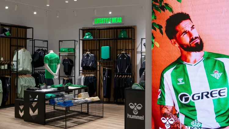 Tienda del Real Betis ubicada en el Centro Comercial Lagoh de Sevilla. | Imagen: página web del Real Betis.