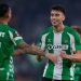 Antony y Marc Roca celebrando un gol del Real Betis