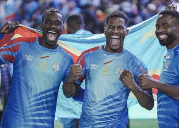 Bakambu, situado a la derecha, celebrando la victoria ante Nigeria. | Imagen: perfil de X @RealBetis.