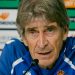 Manuel Pellegrini durante la rueda de prensa previa al Real Betis - Olympique de Lyon