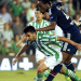 Momento del duelo entre el Real Betis y el Olympique de Lyon en 2013