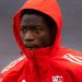 Agoumé realizando un ejercicio en un entrenamiento del Sevilla. | Imagen: perfil de X @SevillaFC.