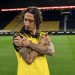 Fábio Silva posando con la camiseta del Borussia Dortmund. | Imagen: X.