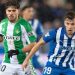Ez Abde disputando el balón en el Alavés - Betis. | Imagen: X.