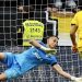Vlachodimos parando el penalti lanzado por Stuani. | Imagen: perfil de X @SevillaFC.