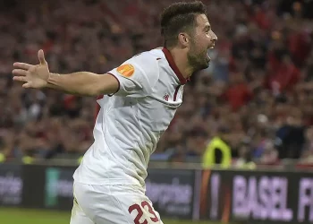 Coke celebrando un gol en un partido del Sevilla. | Imagen: página web Sevilla FC.