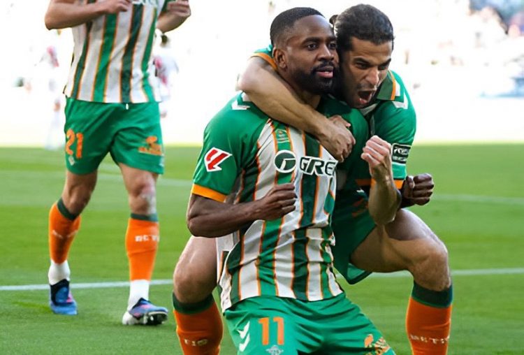 Bakambu celebrando un gol anotado con el Real Betis. | Imagen: perfil de X @RealBetis.