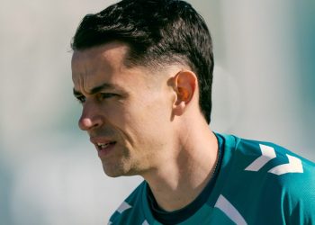 Fidalgo realizando un ejercicio en un entrenamiento del Betis. | Imagen: perfil de X @RealBetis.