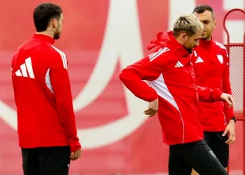 Jugadores del Sevilla realizando un ejercicio durante un entrenamiento. | Imagen: página web Sevilla FC.