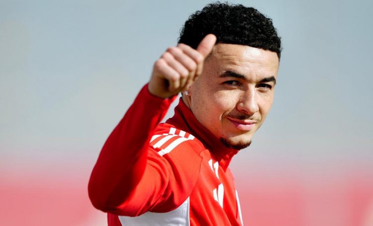 Vargas presente en un entrenamiento del Sevilla. | Imagen: perfil de X @SevillaFC.