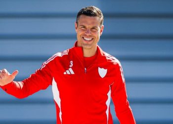 Azpilicueta y Maupay vuelven tras un fin de semana de imprevistos