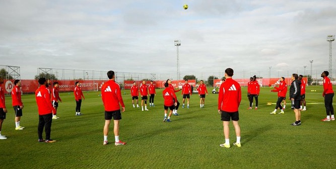 Sow y Azpilicueta vuelven con el grupo