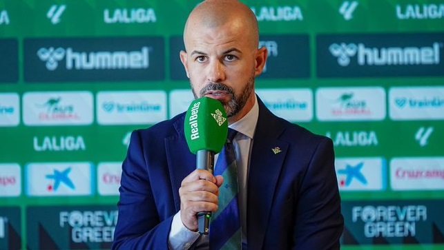 Fajardo rechaza una oferta del Valencia y no planea salir del Betis