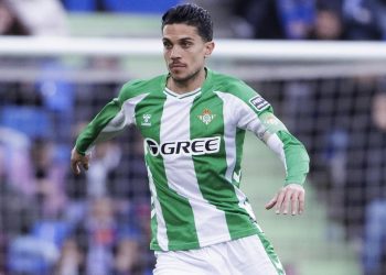 Marc Bartra teniendo la posesión del balón durante el Getafe-Betis. | Imagen: LaLiga.