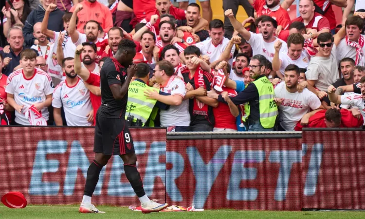 Akor Adams celebrando el gol anotado en el Rayo Vallecano - Sevilla FC. | Imagen: página web Sevilla FC.