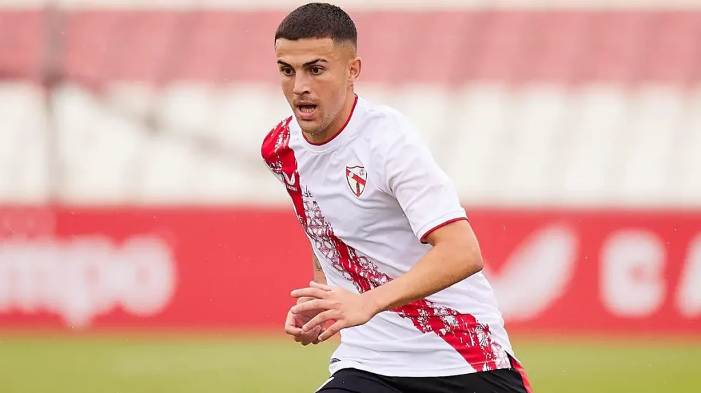 Zarzana disputando un partido con el Sevilla Atlético. | Imagen: página web Sevilla FC.