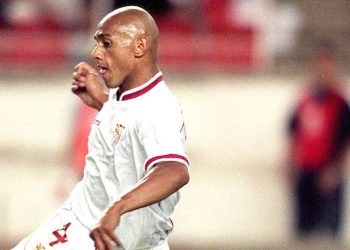 Darío Silva disputando un partido con el Sevilla. | Imagen: X.
