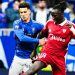 Batista Mendy disputando el balón en una acción del Oviedo vs Sevilla. | Imagen: perfil de X @SevillaFC.