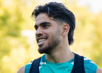 Abde realizando un ejercicio en un entrenamiento con el Betis. | Imagen: perfil de X @RealBetis.