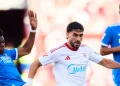 Neal Maupay disputando el balón con Tchouaméni en el Sevilla-Real Madrid. | Imagen: página web Sevilla FC.