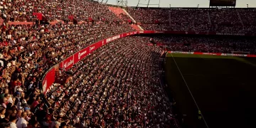 El sevillismo animando a su equipo en el Ramón Sánchez-Pizjuán. | Imagen: página web Sevilla FC.